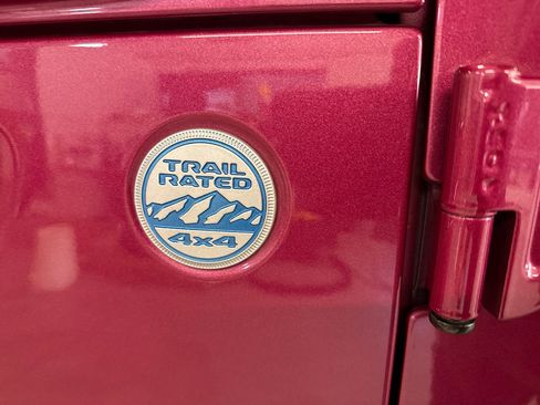 Used 2021 Jeep Wrangler Unlimited Sahara w/ Cold Weather Group image 93