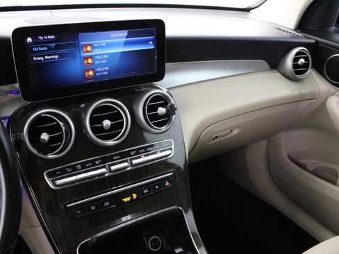 Used 2020 Mercedes-Benz GLC 300 image 16