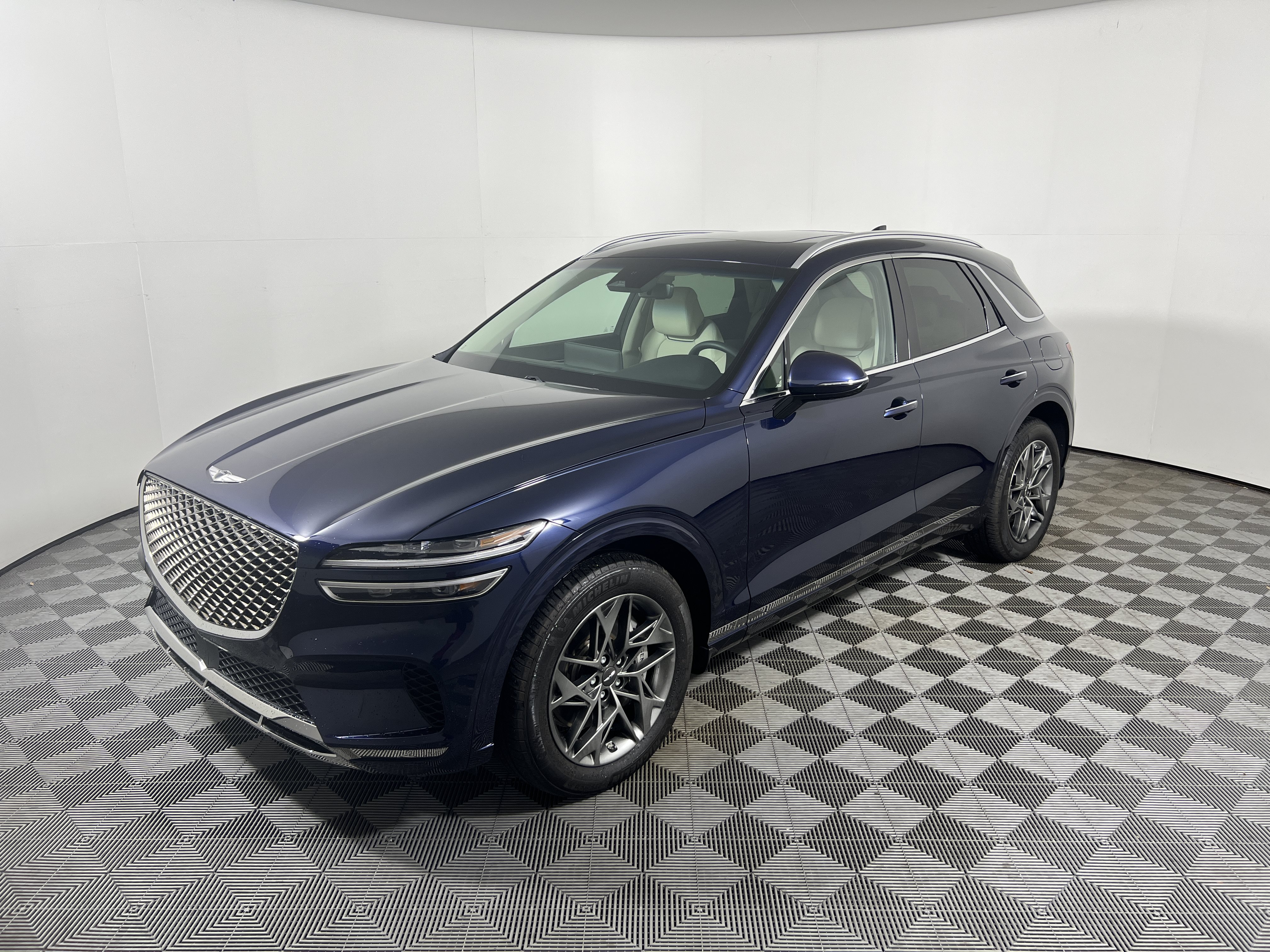 Used 2024 Genesis GV70 2.5T w/ Select Package AWD/4WD image 9