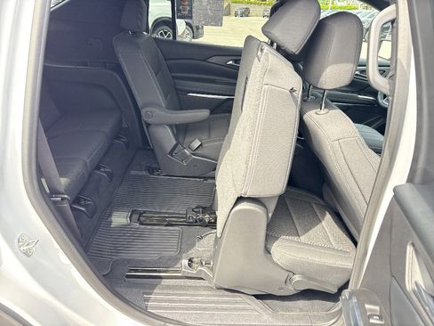 Used 2025 Chevrolet Traverse LT FWD image 30