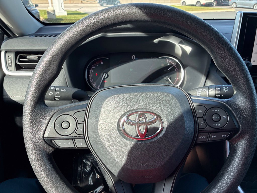 Used 2025 Toyota RAV4 XLE AWD/4WD image 28