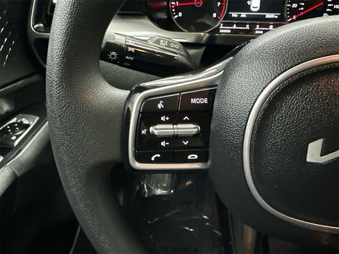 Used 2023 Kia Sorento LX image 24