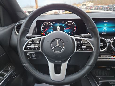 Used 2020 Mercedes-Benz GLB 250 4MATIC w/ Premium Package image 17