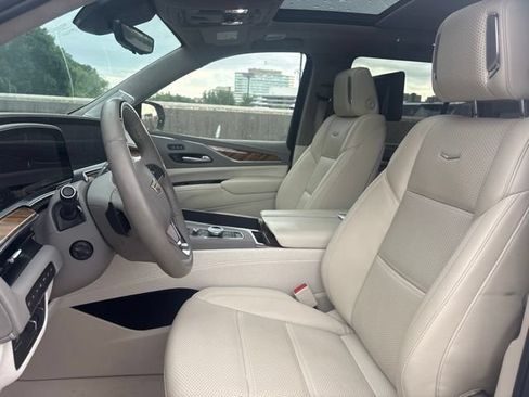 Used 2024 Cadillac Escalade Sport Platinum AWD/4WD image 3