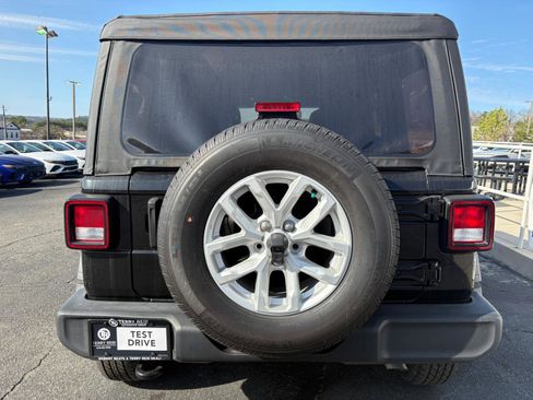 Used 2023 Jeep Wrangler Sport S image 7