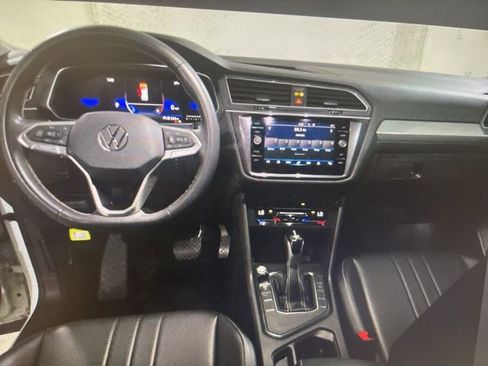 Used 2023 Volkswagen Tiguan SE image 11