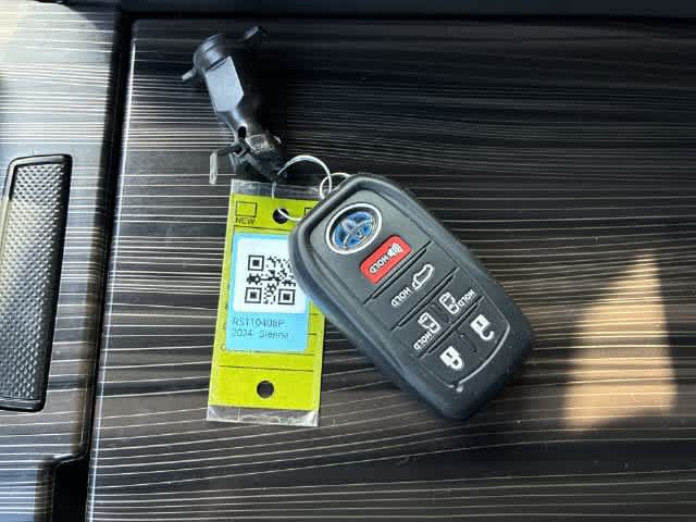Used 2024 Toyota Sienna Platinum AWD/4WD image 38