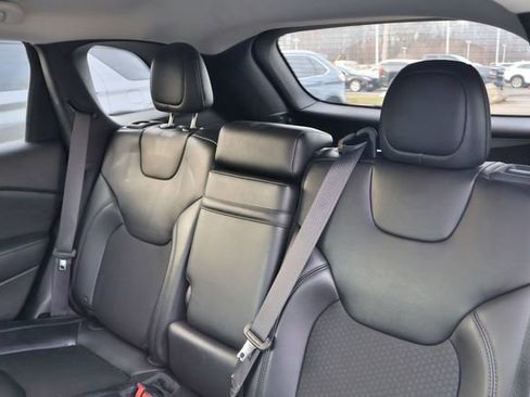 Used 2019 Jeep Cherokee Latitude Plus image 9