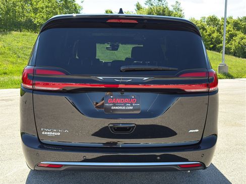 New 2027 Chrysler Pacifica Select AWD/4WD image 7