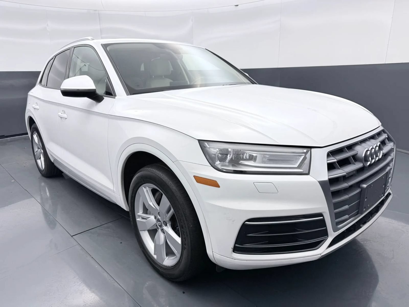 Used 2018 Audi Q5 2.0T Premium w/ Convenience Package AWD/4WD image 1