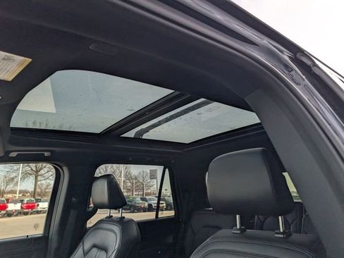 Used 2021 Ford Expedition Limited image 3