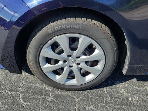 Used 2022 Toyota Corolla LE FWD image 4