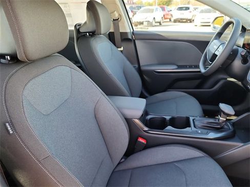 New 2025 Kia K4 LXS image 16