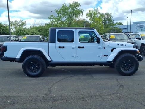 Certified 2022 Jeep Gladiator Sport AWD/4WD image 9