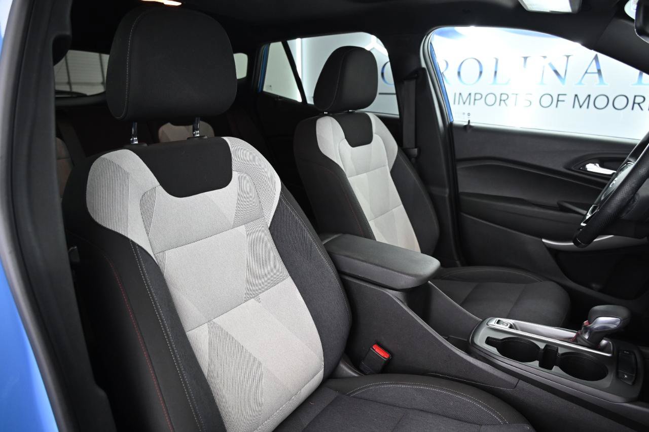 Used 2024 Chevrolet Trax RS w/ Sunroof Package FWD image 18