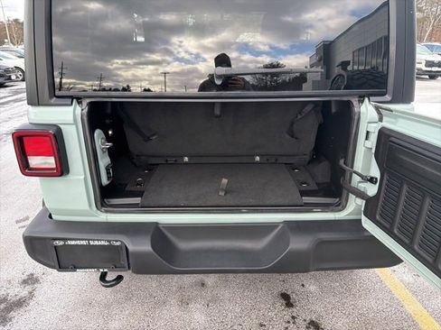 Used 2023 Jeep Wrangler Willys image 9
