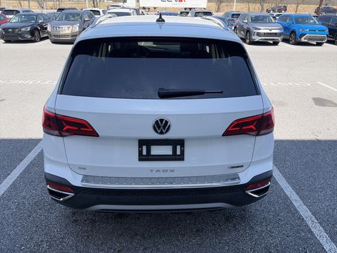 Used 2024 Volkswagen Taos SE image 5