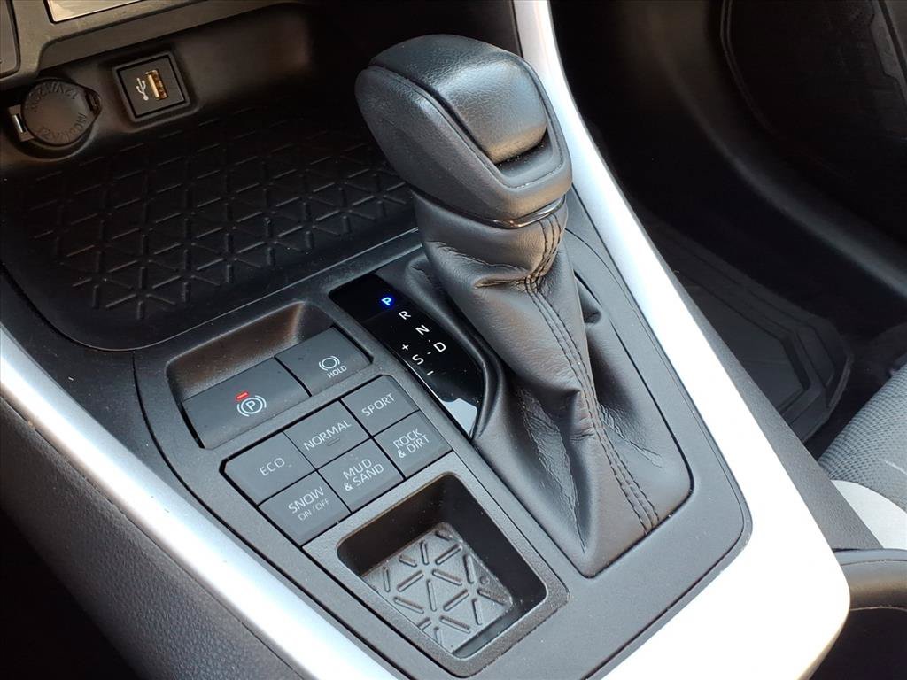 Used 2024 Toyota RAV4 XLE AWD/4WD image 32