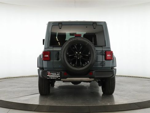 Used 2025 Jeep Wrangler Unlimited Sahara image 11