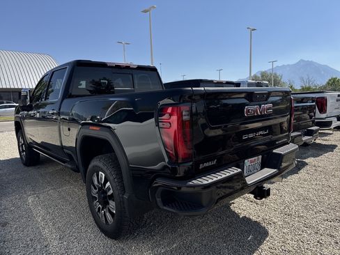 Used 2024 GMC Sierra 2500 Denali w/ Denali Reserve Package AWD/4WD image 5
