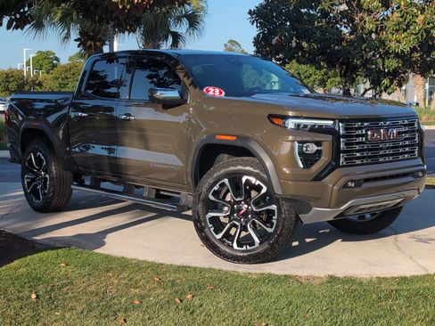 Used 2023 GMC Canyon Denali AWD/4WD image 2