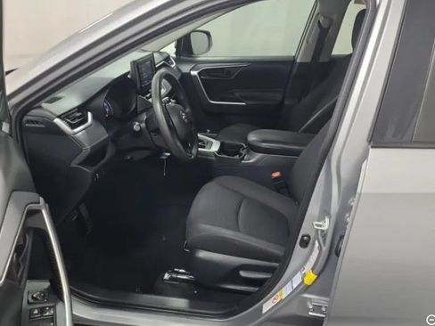 Used 2019 Toyota RAV4 LE AWD/4WD image 9