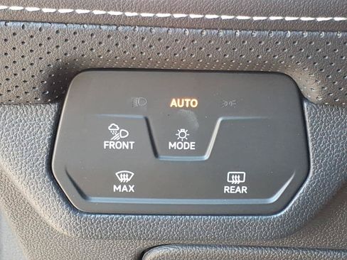 Used 2024 Volkswagen Atlas Cross Sport SE AWD/4WD image 39