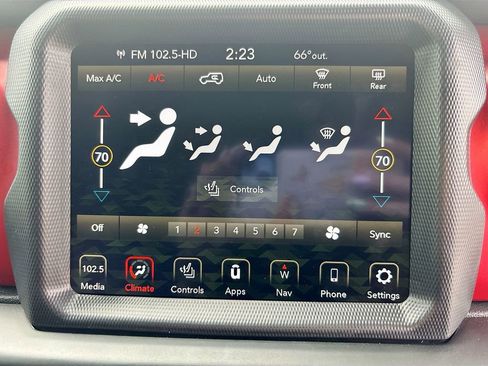 Used 2023 Jeep Wrangler Unlimited Rubicon w/ Cold Weather Group AWD/4WD image 28