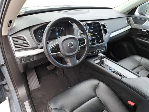 Used 2022 Volvo XC90 T5 Momentum image 5