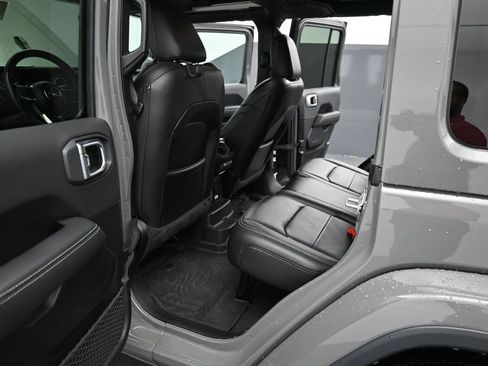 Used 2022 Jeep Wrangler Unlimited Sahara w/ LED Lighting Group AWD/4WD image 11