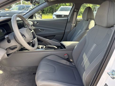 Used 2025 Hyundai Elantra Sport FWD image 12