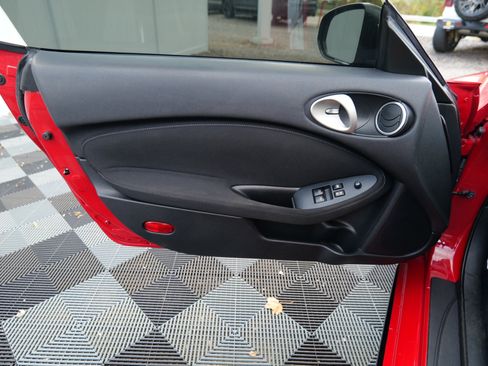 Used 2017 Nissan 370Z Coupe image 13