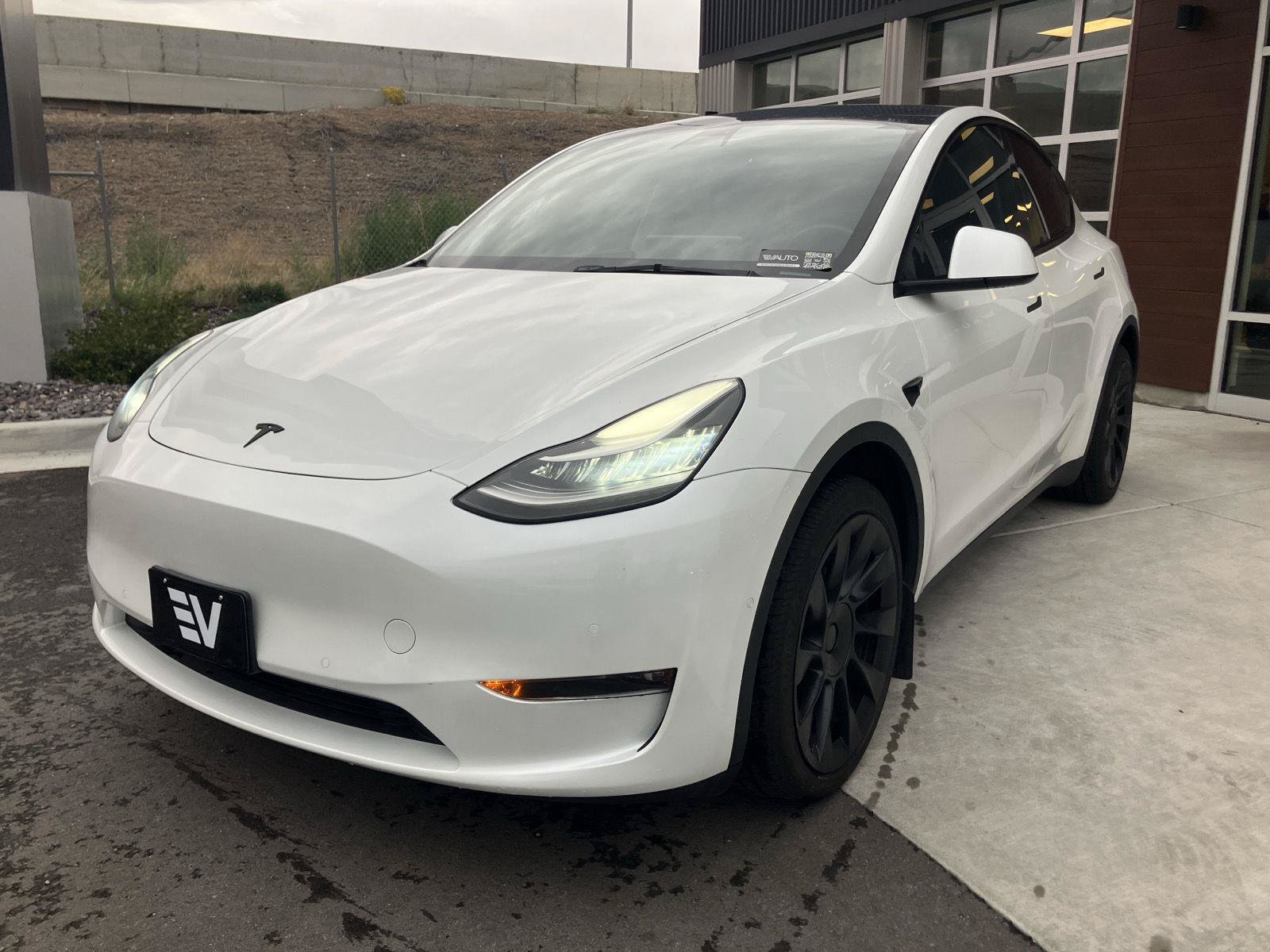 Used 2022 Tesla Model Y Long Range AWD/4WD image 4