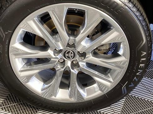 Used 2023 Toyota Highlander Limited image 31