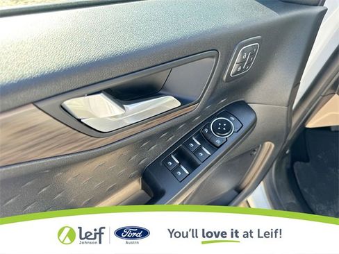 Used 2020 Ford Escape Titanium image 19