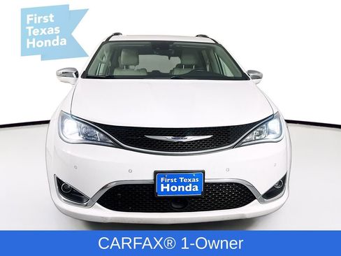 Used 2019 Chrysler Pacifica Limited w/ Tire & Wheel Group image 2