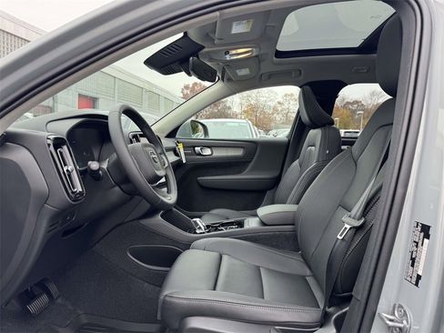 Used 2025 Volvo XC40 B5 Ultra w/ Protection Package Premier image 13