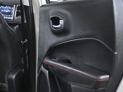 Used 2019 Jeep Compass Trailhawk image 30