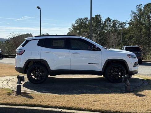 New 2026 Jeep Compass Latitude image 8