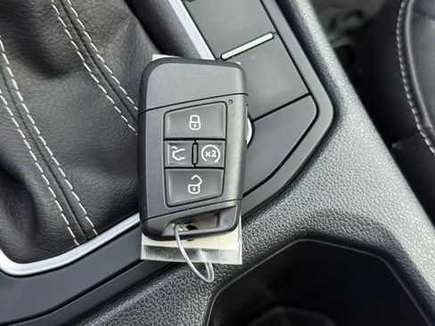 Used 2024 Volkswagen Jetta SE FWD image 13