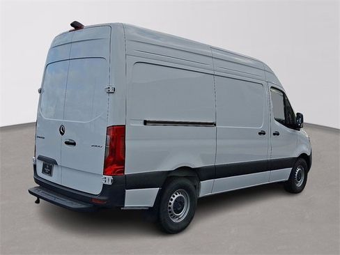 Used 2025 Mercedes-Benz Sprinter 2500 image 5