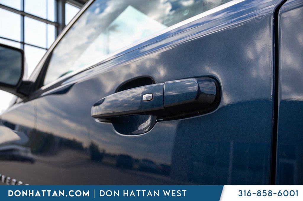 Used 2023 Chevrolet Traverse LT AWD/4WD image 37