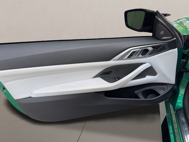 Used 2022 BMW M4 Competition w/ M Carbon Exterior Package RWD image 8