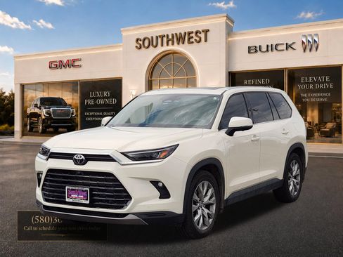 Used 2024 Toyota Grand Highlander FWD image 2