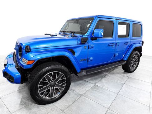 Used 2023 Jeep Wrangler Unlimited Sahara AWD/4WD image 4