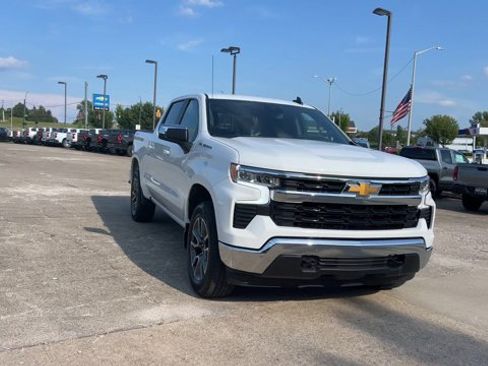 Used 2024 Chevrolet Silverado 1500 LT AWD/4WD image 3
