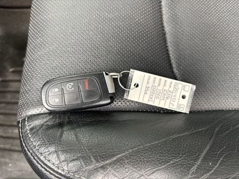 Used 2016 RAM 1500 Laramie w/ Convenience Group image 30