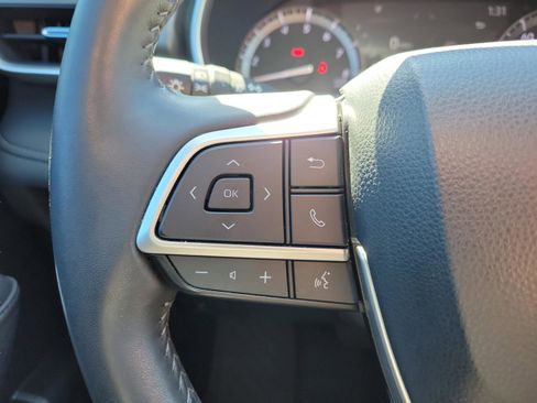 Used 2022 Toyota Highlander XLE image 28