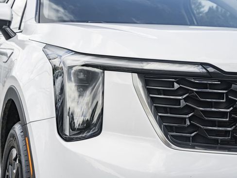 Used 2024 Kia Sorento S image 12