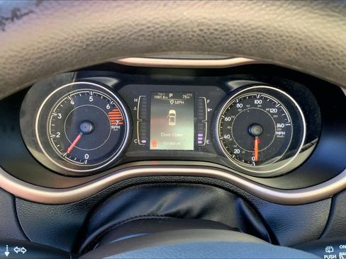 Used 2017 Jeep Cherokee Sport image 24